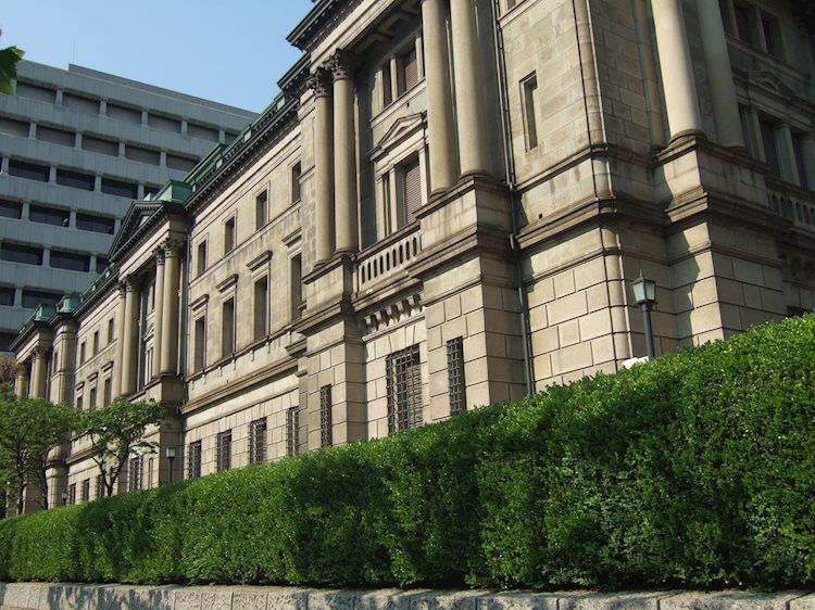 日本央行正考虑上调通胀目标,以使得价格增长接近2%的目标-日本经济新闻