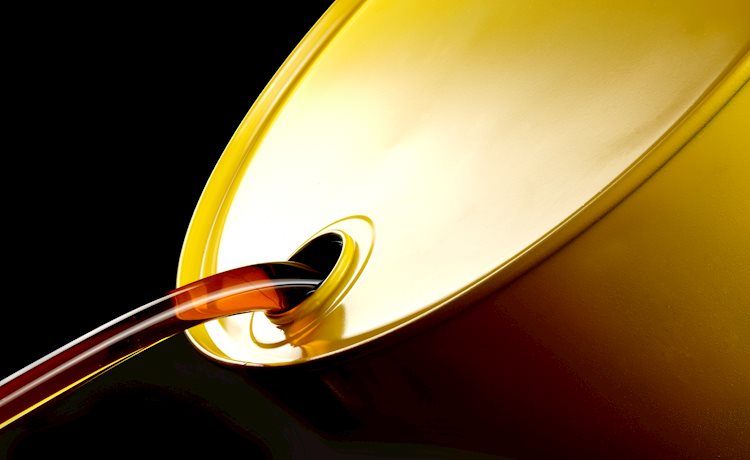 美国原油库存增加,WTI油价自周缐低位反弹,攀升至73.50美元附近